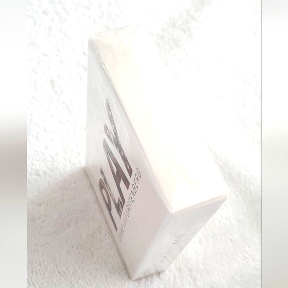 🔥HostPic🔥NWOT DVF DIANE VON  FURSTENBERG cards Games - NEW - Picture 3 of 5